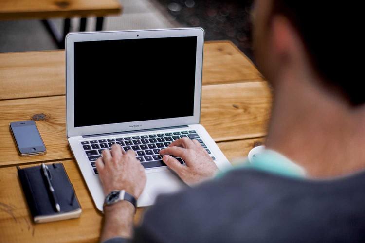 2026'da Startup Kurmak: Cesaret Eden Kazanır mı, Yoksa Akıllı mı Olmalı?